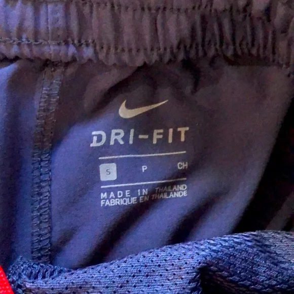 Lot of 2 Boys Swimsuits - Nike + Laguna - Youth Sizes Small & 7 - Picture 4 of 12